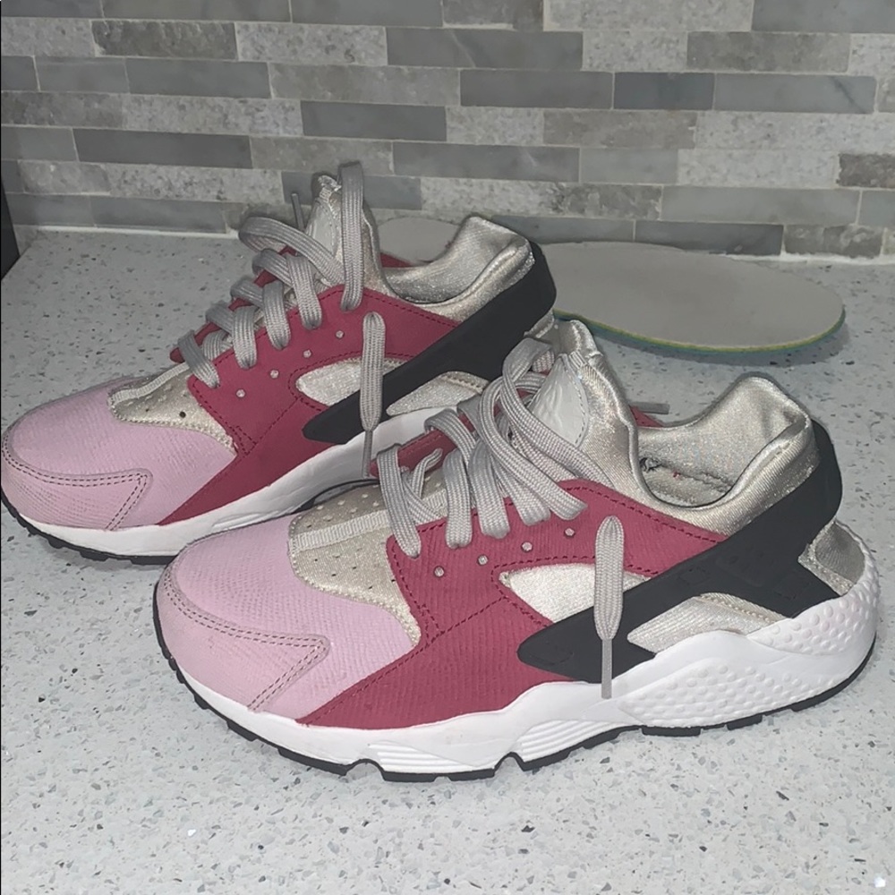 Nike huraches rare pink size7 run small post~ 6.5